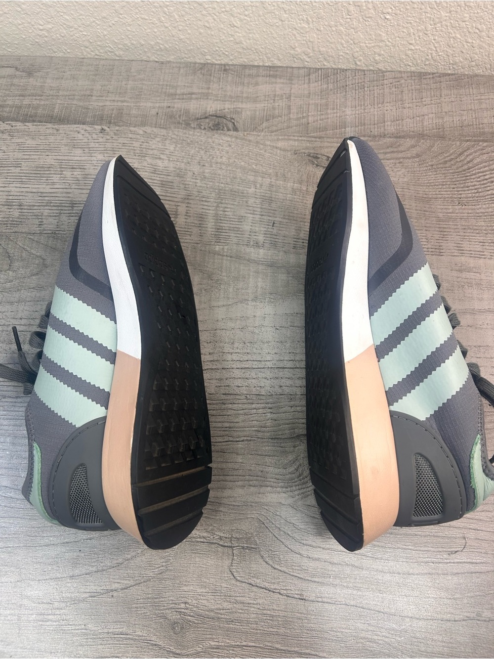 Adidas Gray & Mint Women's Running Sneakers Athletic Shoes Size 8 - Picture 3 of 12